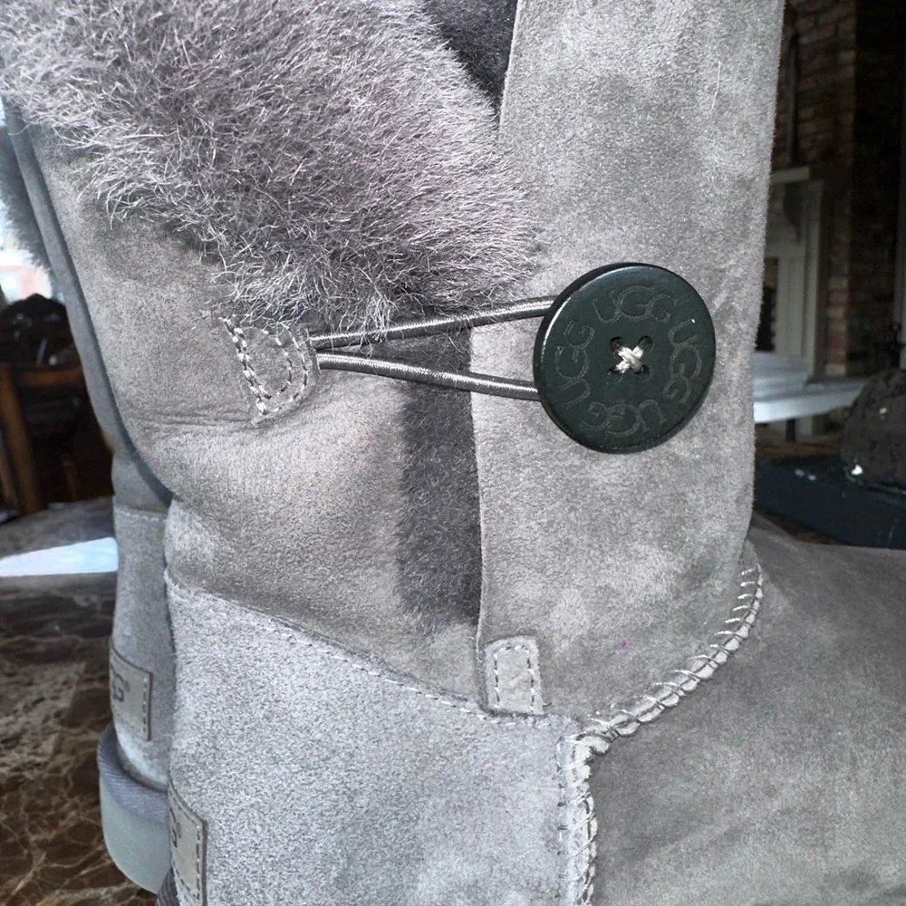 UGG Bailey Button Boot Size 9 - Picture 6 of 12